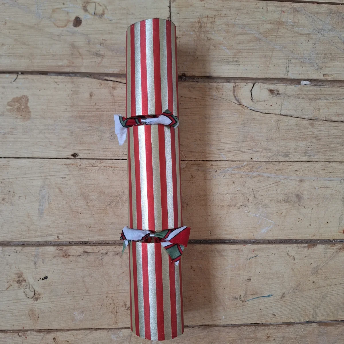 Gold Christmas Cracker 001 (single)