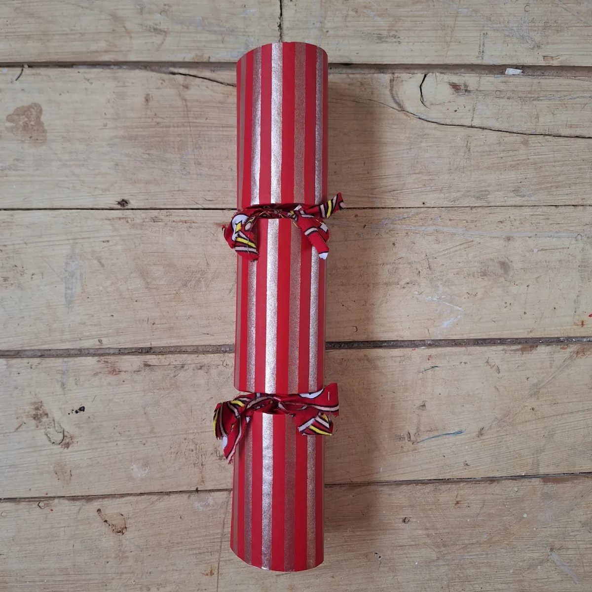 Gold Christmas Cracker 002 (single)