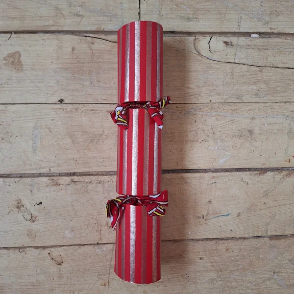 Gold Christmas Cracker 002 (single): red with fine gold stripes