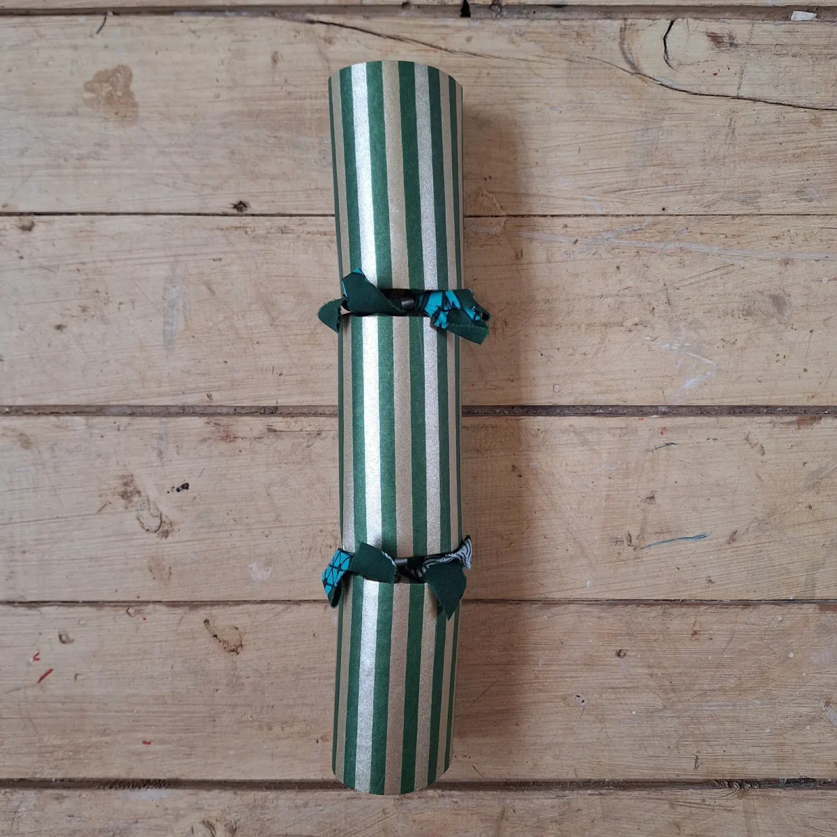 Gold Christmas Cracker 007 (single)