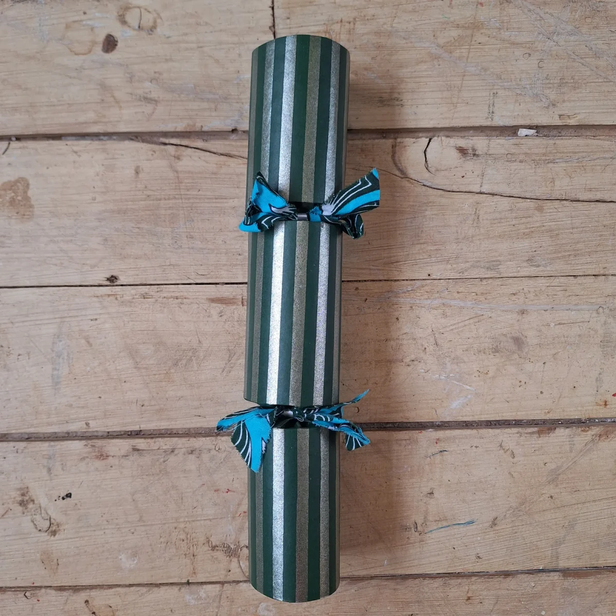 Gold Christmas Cracker 008 (single)