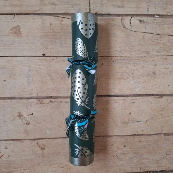 Gold Christmas Cracker 009 (single): green with gold feathers