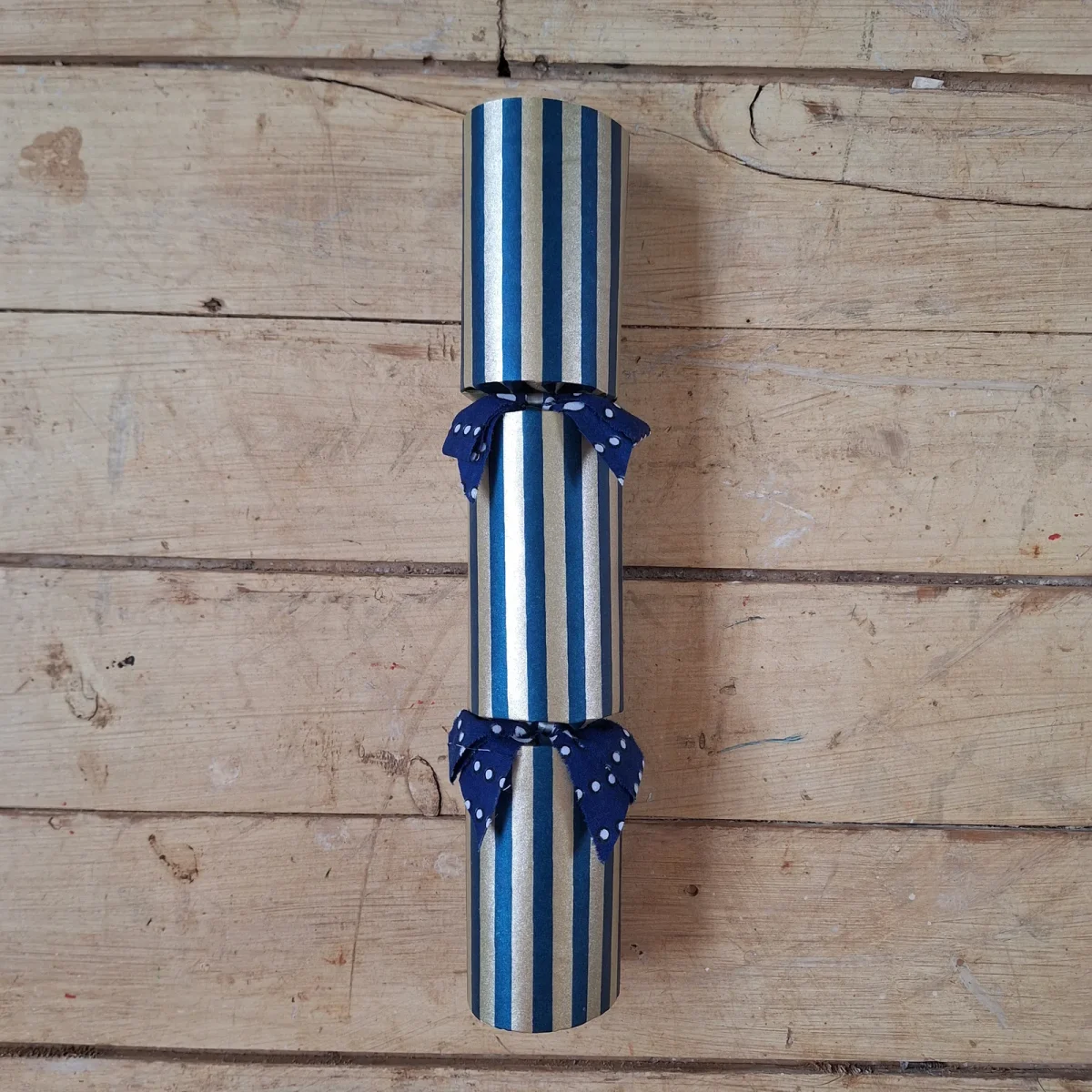 Gold Christmas Cracker 013 (single)