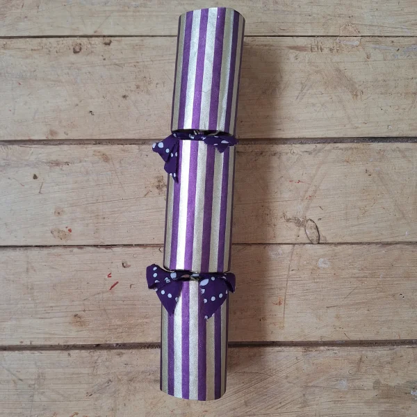 Gold Christmas Cracker 018 (single): purple and gold stripes