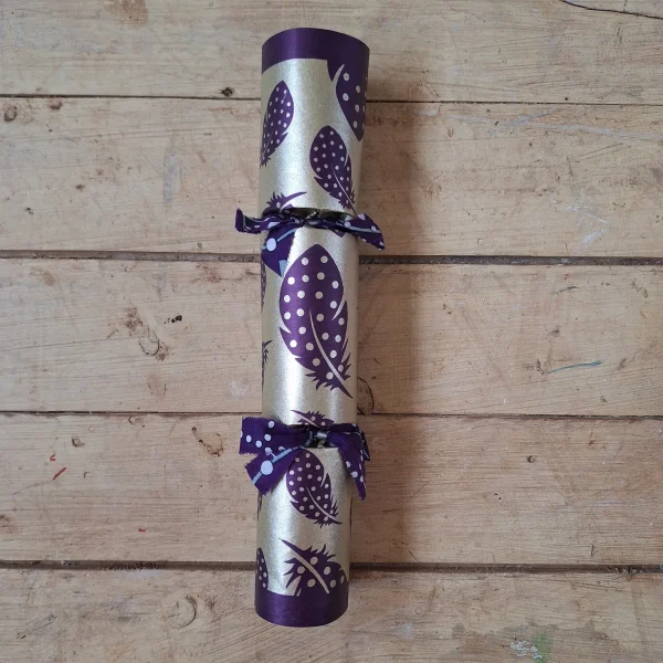 Gold Christmas Cracker 021 (single): gold with purple feathers