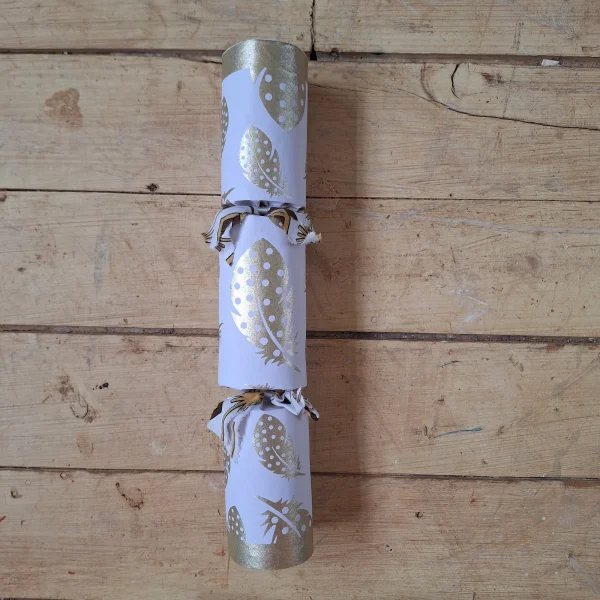 Gold Christmas Cracker 029 (single): white with gold feathers