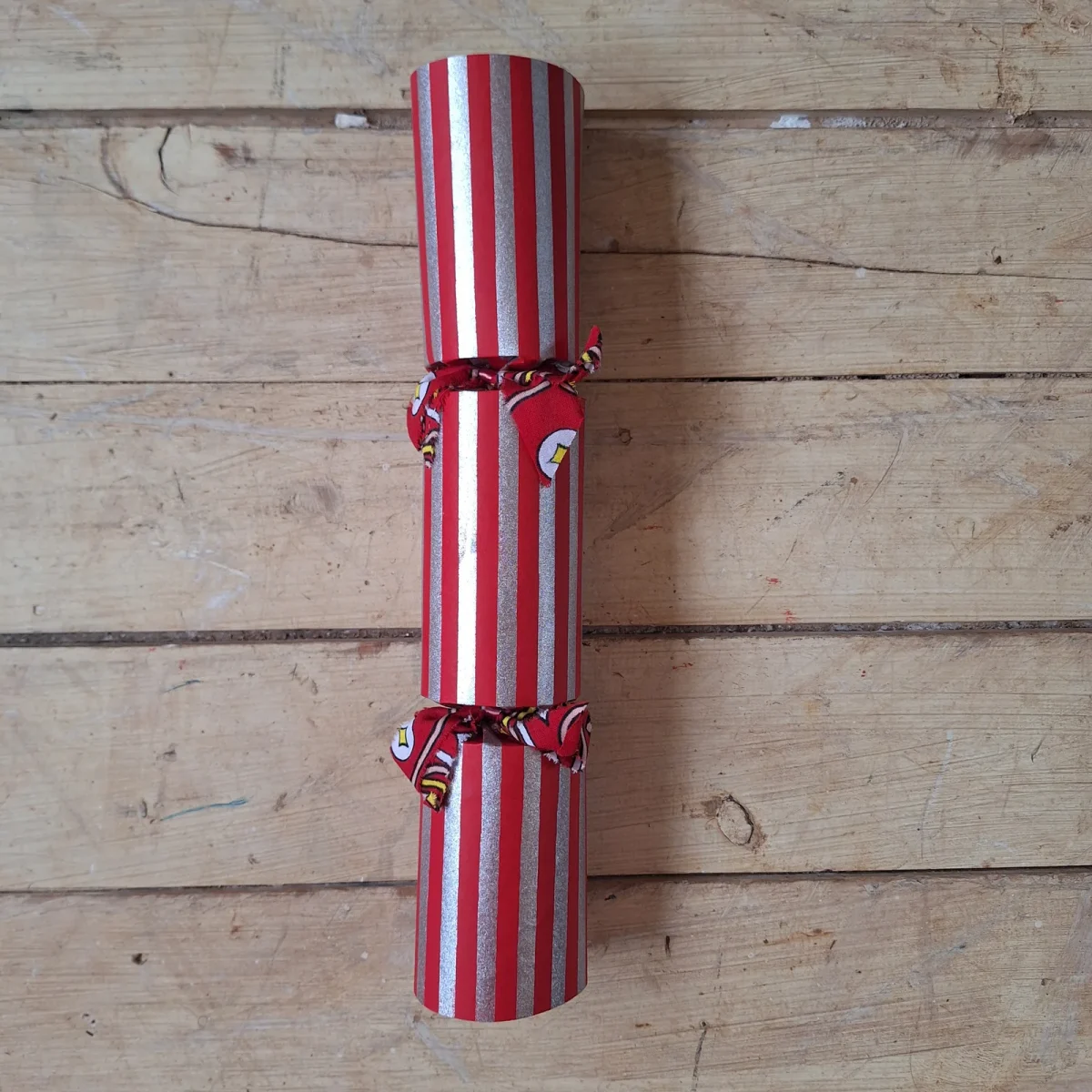 Silver Christmas Cracker 001 (single)