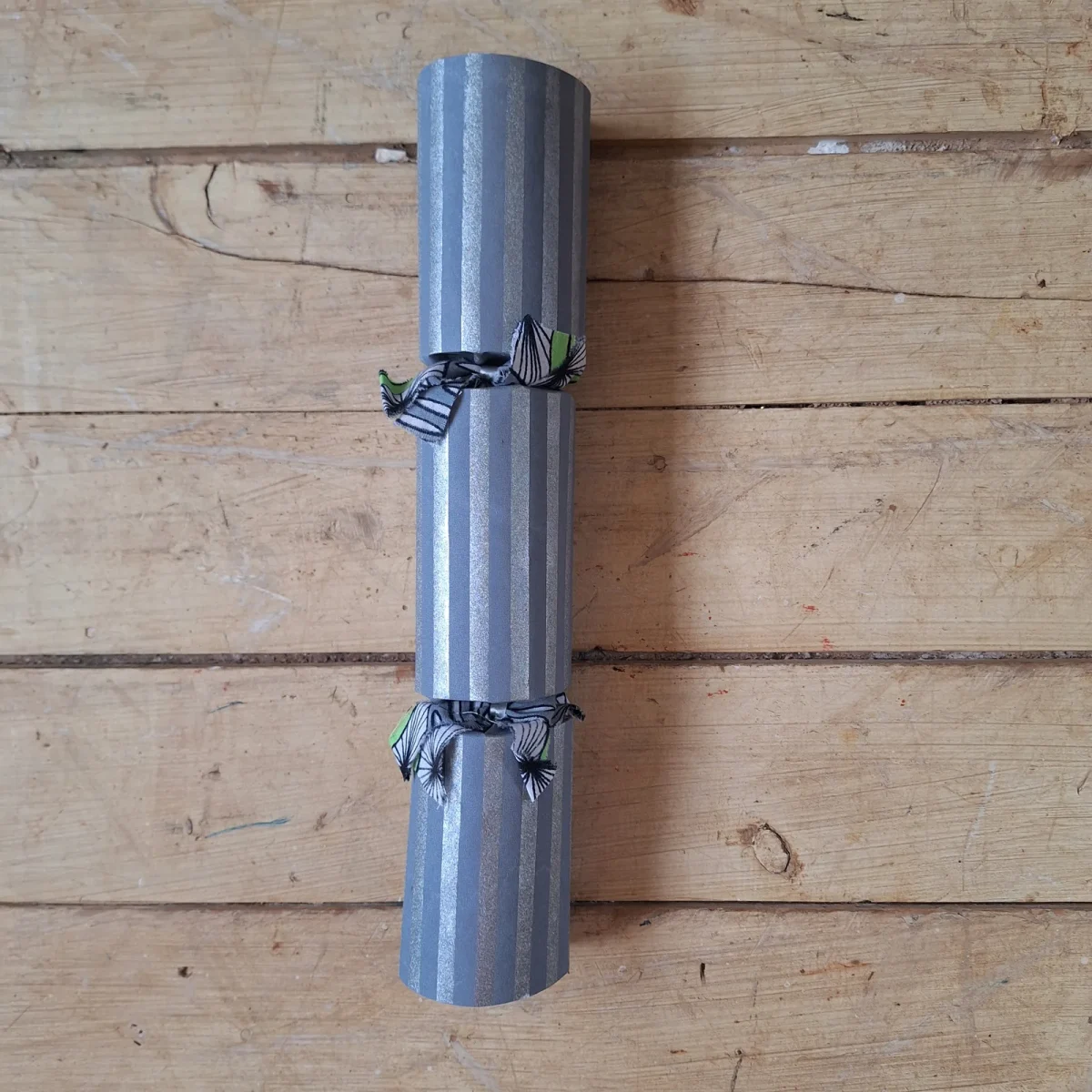 Silver Christmas Cracker 025 (single)